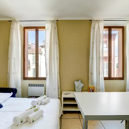 23 Rue Louis Perrissol 1 Apartment